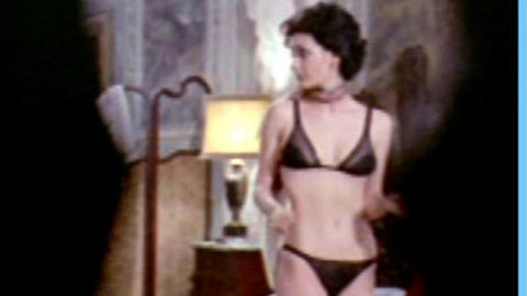Pic: Edwige Fenech in La signora gioca bene a scopa?