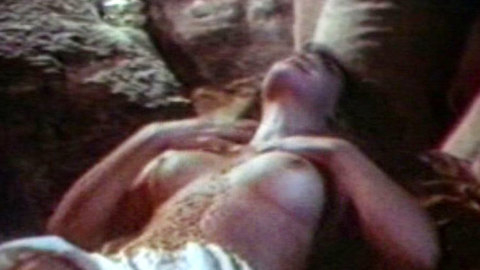 Pic: Edwige Fenech in Alle dame del castello piace fare solo quello