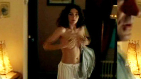 Pic: Claire Keim in Juliette: Service(s) compris