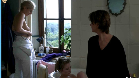 Pic: Sandrine Kiberlain in Tout va bien, on s'en va