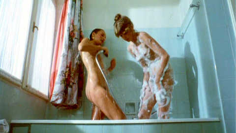 Pic: Olivia Pascal in Popcorn und Himbeereis