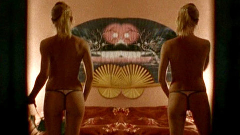 Pic: Nadja Uhl in Sommer vorm Balkon