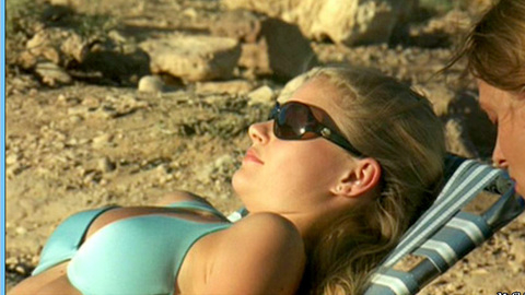 Pic: Emilie de Ravin in The Hills Have Eyes (2006)