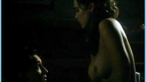 Pic: Delphine Zentout in L' Oeil écarlate