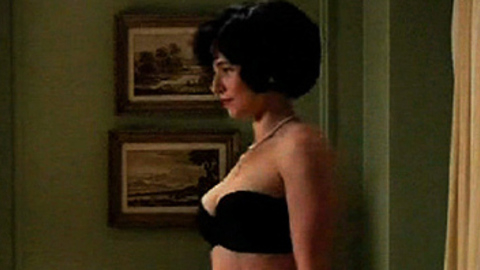 Pic: Linda Cardellini in Mad Men