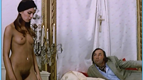 Pic: Anicée Alvina in Le jeu avec le feu