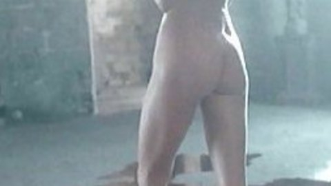 Pic: Mylène Farmer in Je Te Rends Ton Amour