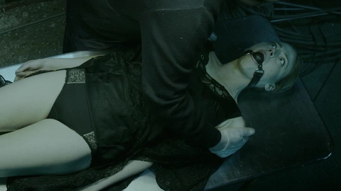 Pic: Estella Warren in The Stranger Within