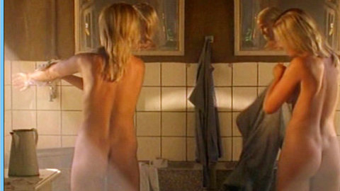 Pic: Karoline Eichhorn in Gegen Ende der Nacht