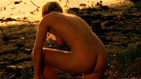 Pic: Karoline Eichhorn in Gegen Ende der Nacht