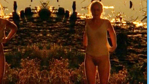 Pic: Karoline Eichhorn in Gegen Ende der Nacht