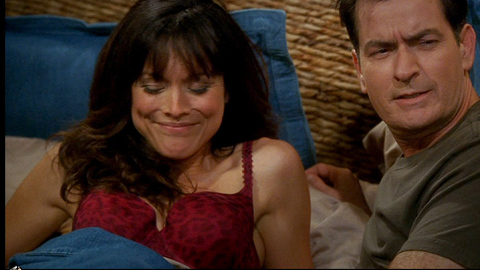 Pic: Liz Vassey in Two and a Half Men (2003-2015)