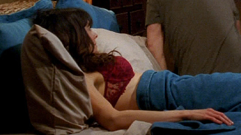 Pic: Liz Vassey in Two and a Half Men (2003-2015)