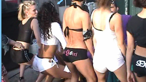 Pic: Emmanuelle Chriqui in Waiting...