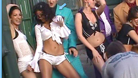 Pic: Emmanuelle Chriqui in Waiting...