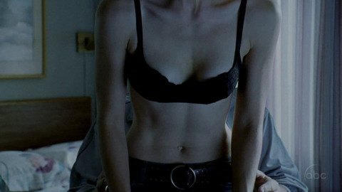 Pic: Leslie Bibb in Line of Fire