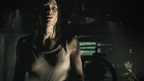 Pic: Jessica Biel in The Texas Chainsaw Massacre