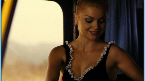 Pic: Izabella Miko in Park