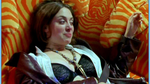 Pic: Julia Richter in Die Nacht, in der ganz ehrlich überhaupt niemand Sex hatte