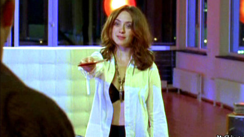 Pic: Julia Richter in Die Nacht, in der ganz ehrlich überhaupt niemand Sex hatte