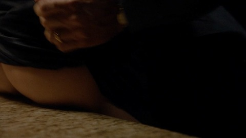 Pic: Beth Riesgraf in Complications