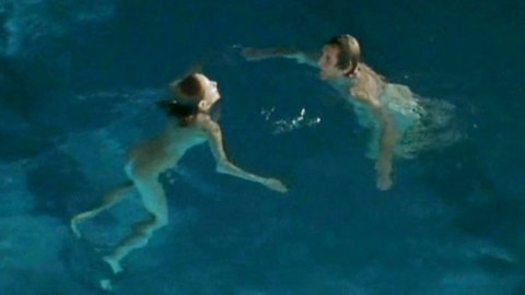 Pic: Chiara Schoras in Picknick im Schnee