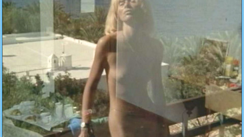 Pic: Mireille Darc in La Valise