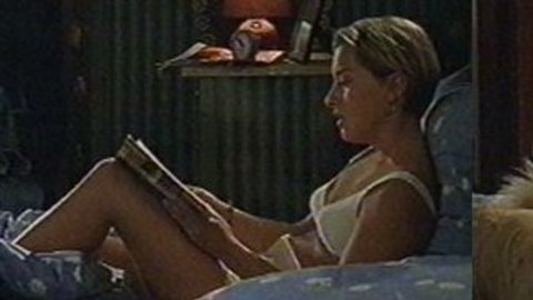 Pic: Julia Dahmen in Tierarzt Dr. Engel