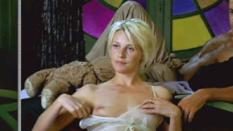 Pic: Florence Thomassin in Le plaisir (et ses petits tracas)