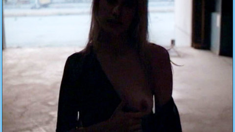 Pic: Elizabeth Kaitan in Night Club