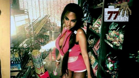 Pic: Lil' Kim in Sugar