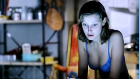 Pic: Alexandra Maria Lara in Südsee, eigene Insel