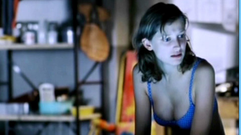 Pic: Alexandra Maria Lara in Südsee, eigene Insel