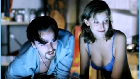 Pic: Alexandra Maria Lara in Südsee, eigene Insel