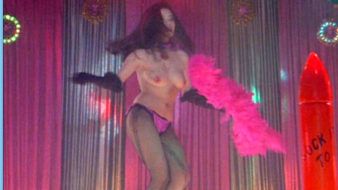 Pic: Thuy An Luu in Off Limits
