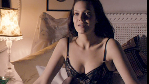 Pic: Mandy Moore in Swinging with the Finkels