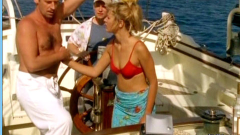 Pic: Julia Thurnau in Klinik unter Palmen