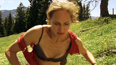 Pic: Sophie von Kessel in In den besten Familien