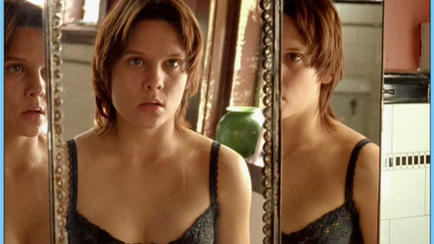 Pic: Maya Stange in Garage Days