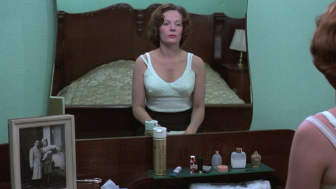 Pic: Delphine Seyrig in Jeanne Dielman, 23, quai du Commerce, 1080 Bruxelles (1976)