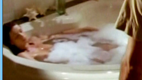 Pic: Sabine Vitua in Klinik unter Palmen