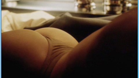 Pic: Kim Flowers in Alien: Resurrection