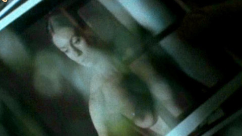 Pic: Lisa Martinek in Der Mann von nebenan lebt!