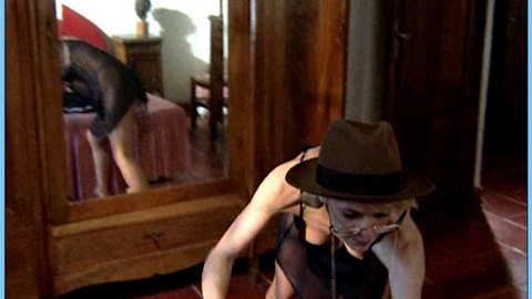 Pic: Victoria di Stefano in Rapporti Impropri