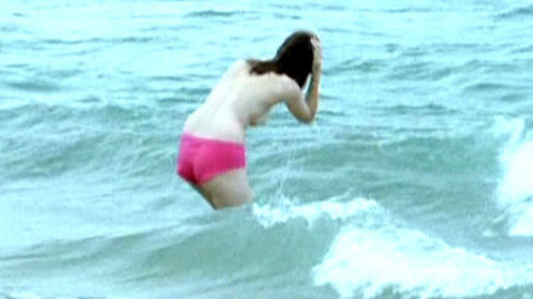 Pic: Roxane Mesquida in Les vagues
