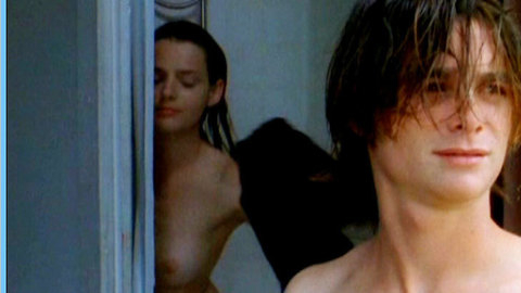 Pic: Roxane Mesquida in Les vagues