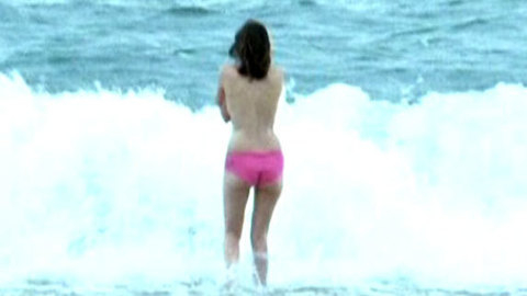 Pic: Roxane Mesquida in Les vagues