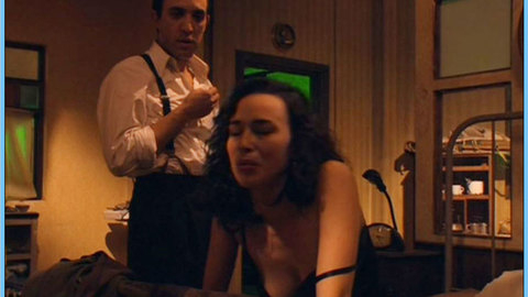 Pic: Ariadna Gil in La virgen de la lujuria