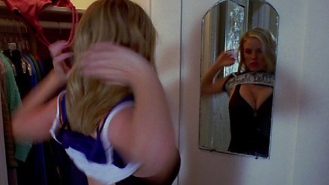 Pic: Kelli Garner in Red Velvet