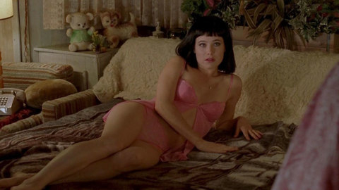 Pic: Caroline Dhavernas in Niagara Motel